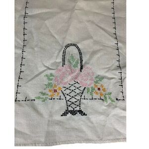 VTG Embroidered Table Runner Centerpiece Off-White Spring Basket Vase Flower 33"
